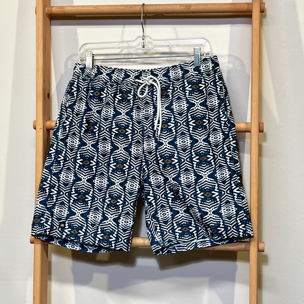 MICROS Men's Blue and White Board Shorts Geometric Design size M